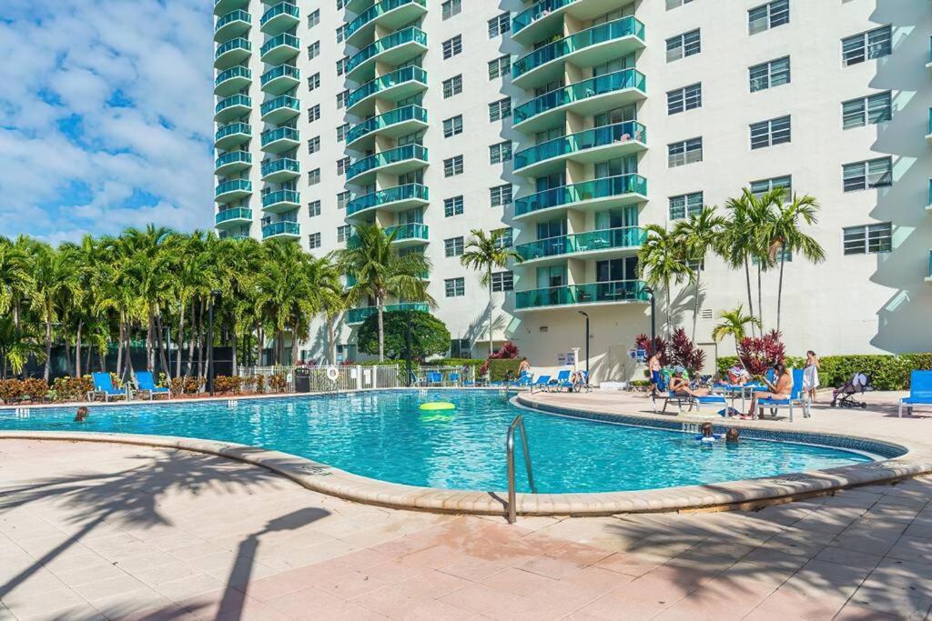 Miami Holiday Apartments サニーアイルズビーチ エクステリア 写真