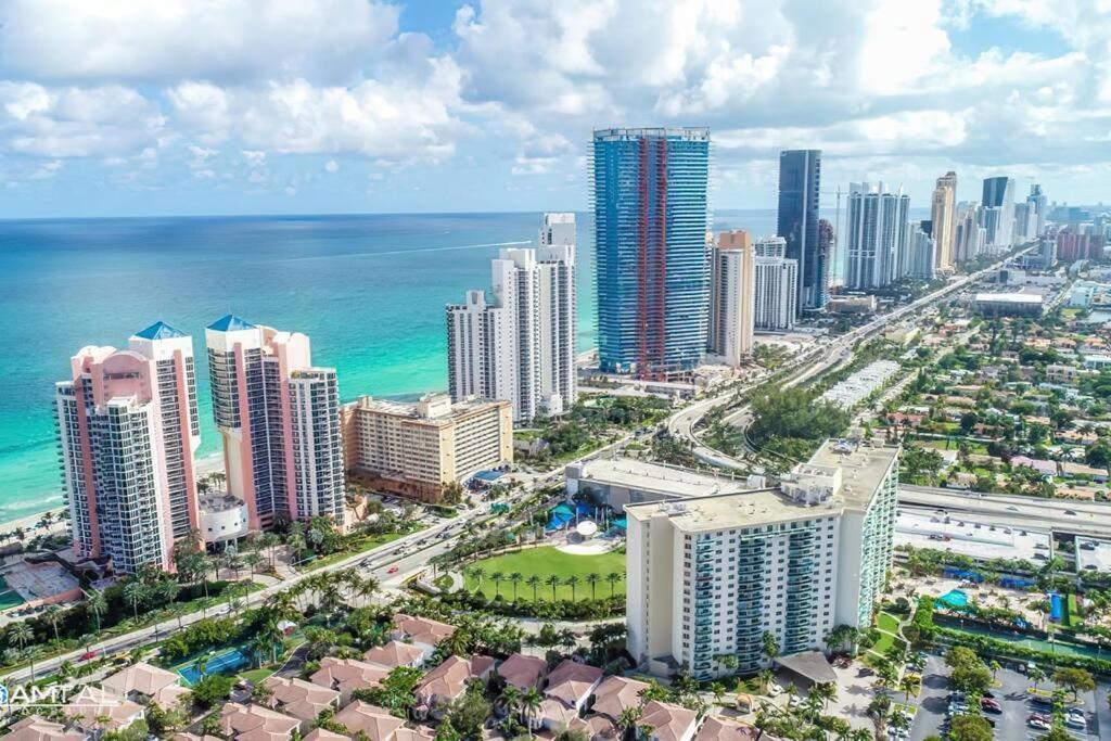 Miami Holiday Apartments サニーアイルズビーチ エクステリア 写真